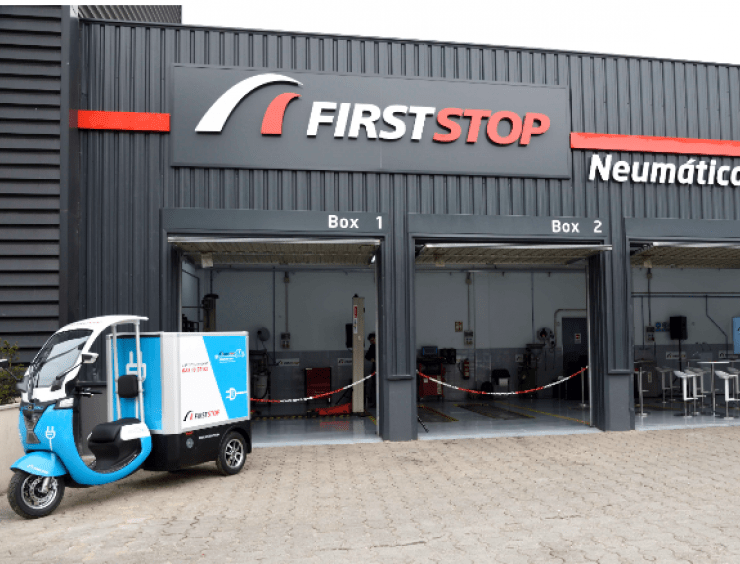 Vehículos eléctricos First Stop y Scoobic