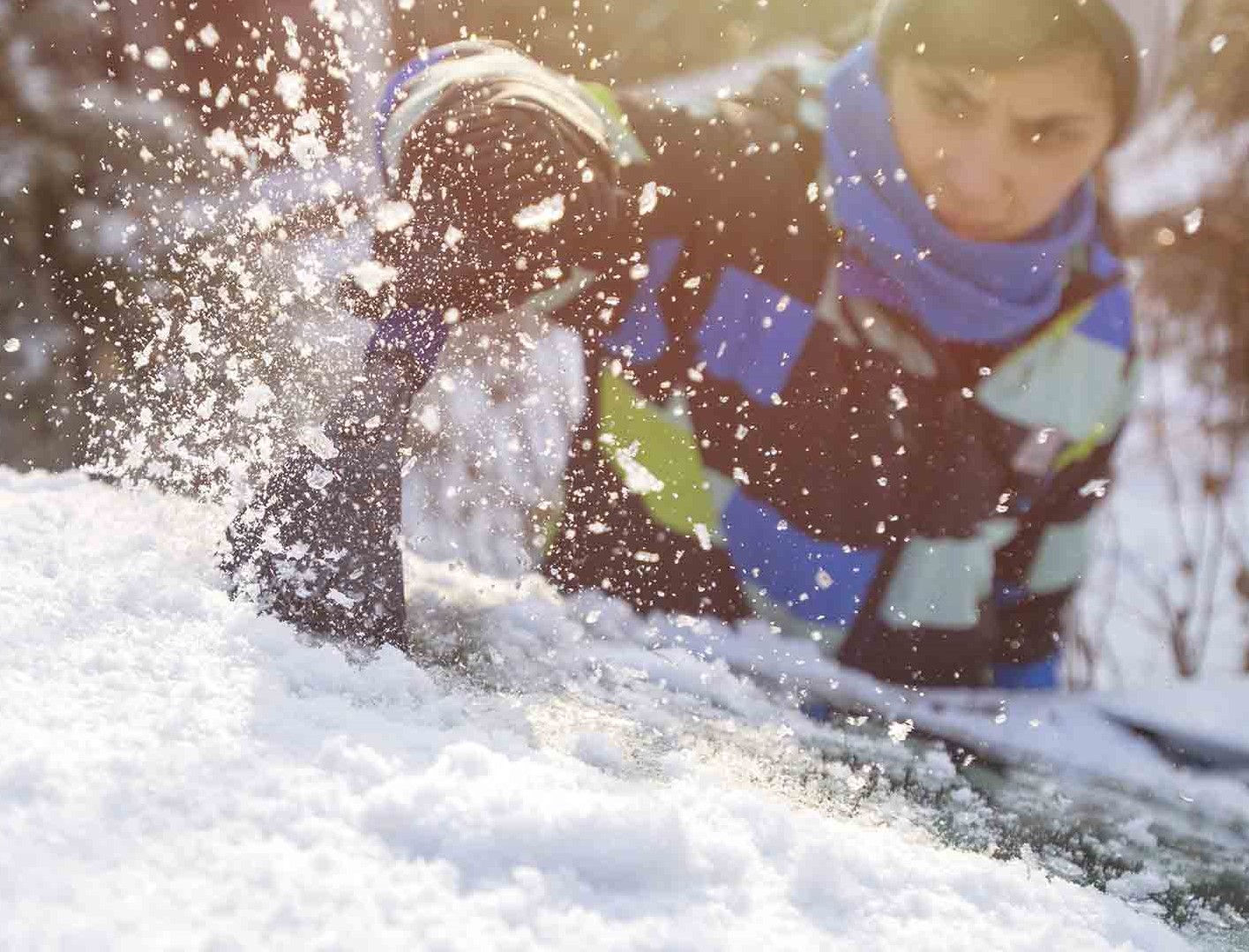 que hacer coche cubierto de nieve